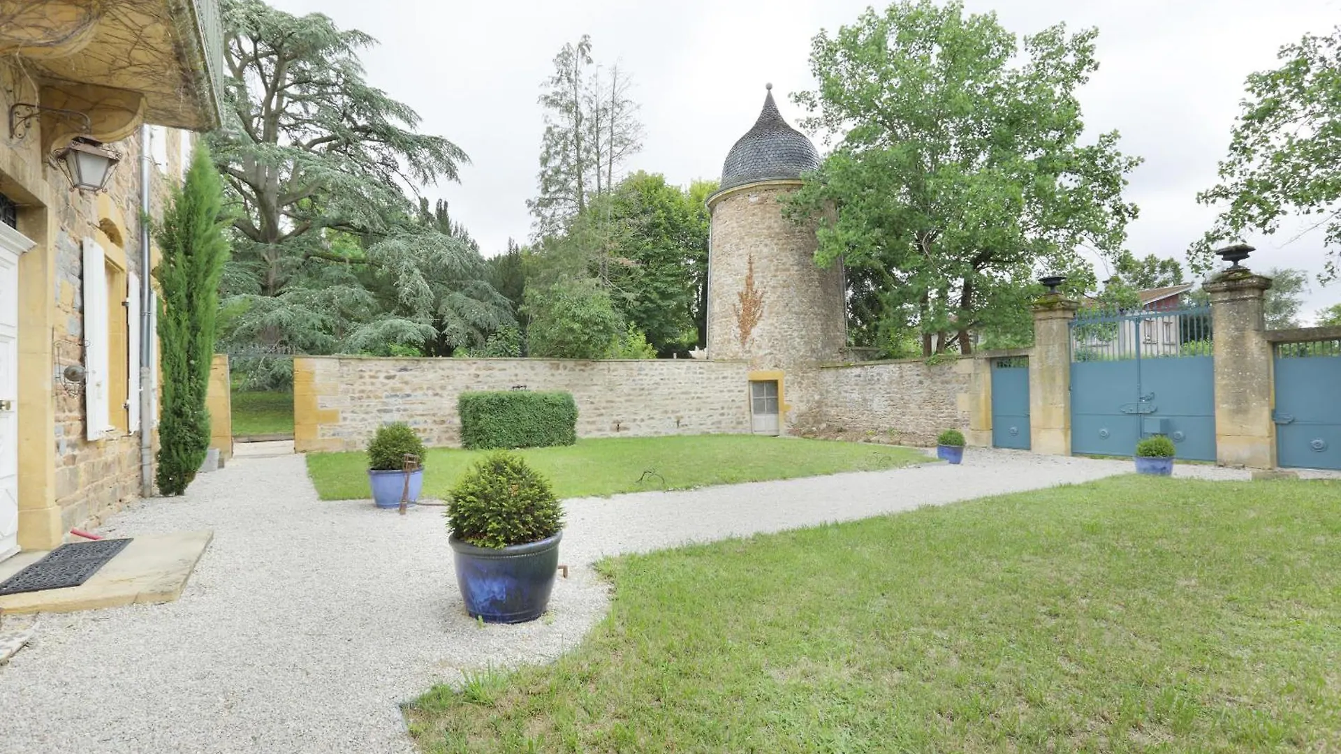 Lay Forrest Stone, Hebergement Insolite 1H De Lyon, St Etienne Et Clermont Ferrand צרפת